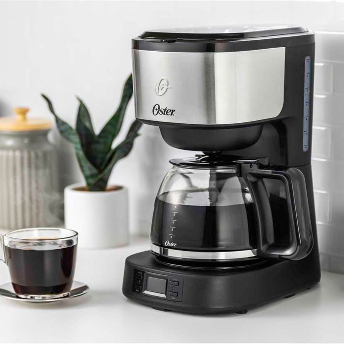 Cafetera programable Oster® 8 tazas en acero inoxidable BVSTDC10SS - Oster